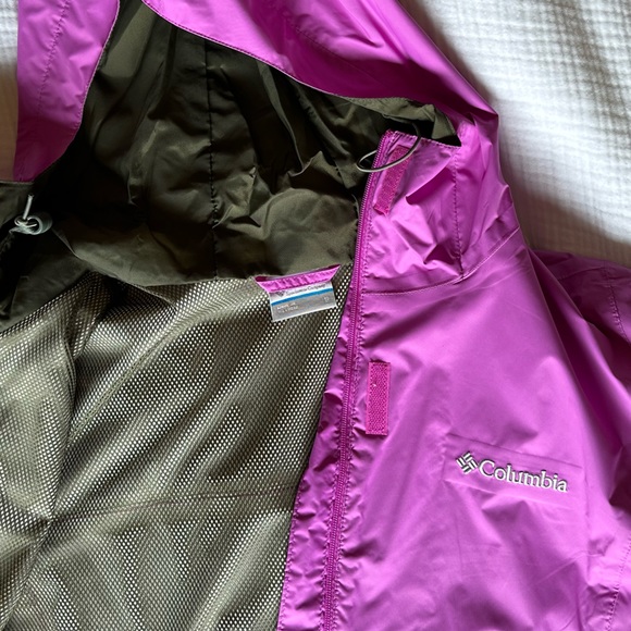 Columbia Women’s Arcadia rain jacket - Picture 3 of 3